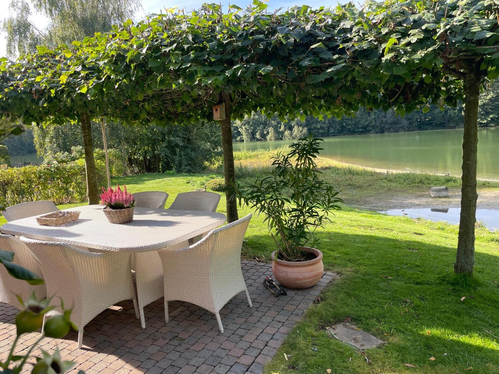 Gemuetliches Fachwerkhaus Am See Mit Kamin Warendorf Exterior foto